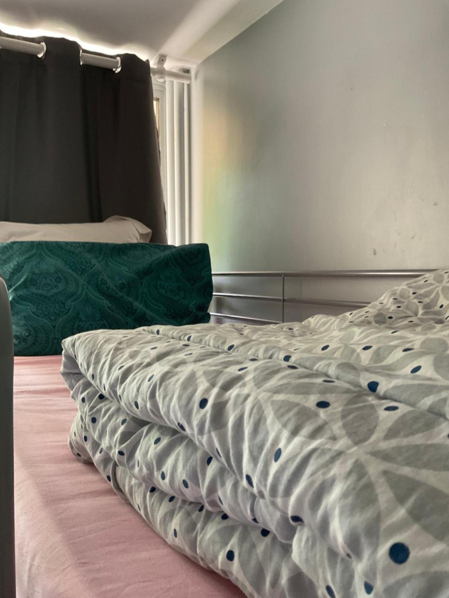 Female-Dortoir Femme -Dorm Shared Room Paris Bobigny Exteriér fotografie